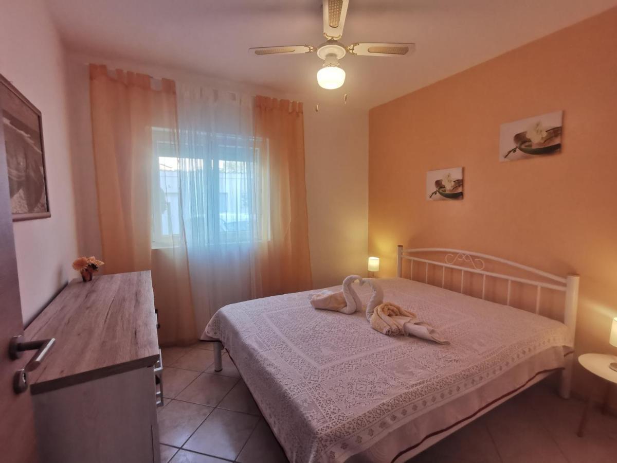 Apartments With A Swimming Pool Punat, Krk - 5378 Екстер'єр фото